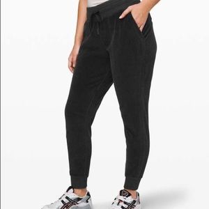 LULULEMON Charcoal Gray Velour Jogger Size 4